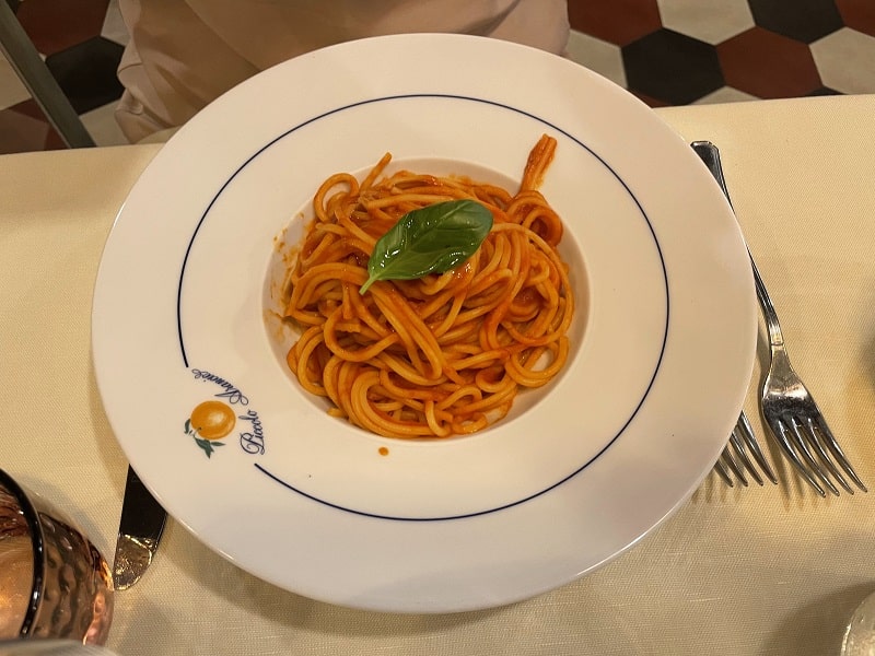 spaghetti AL POMODORO E BASILICO